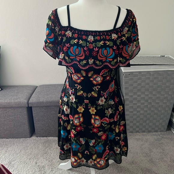 NWOT Alice and Olivia Floral Embroidered Mini Dress - Size 8 - Picture 4 of 13